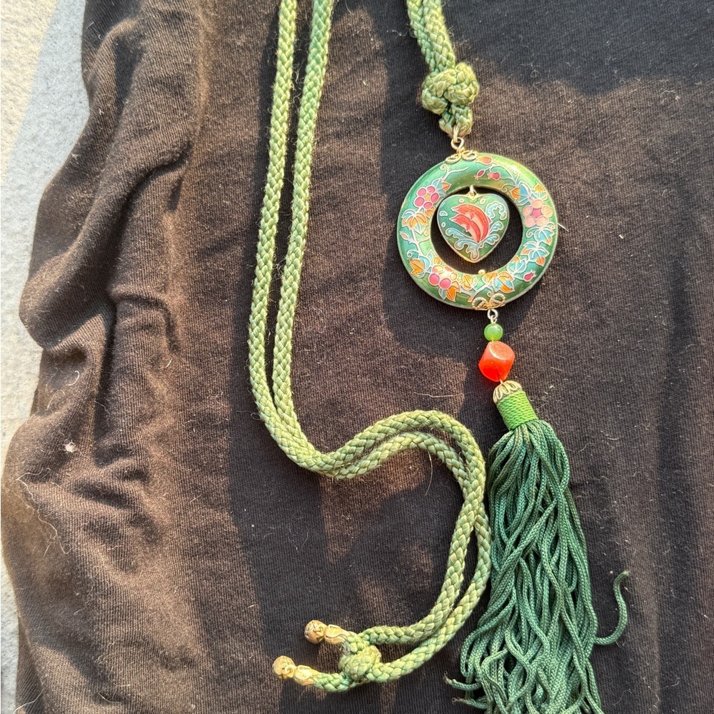 Elegant Green and Gold Pendant Necklace
